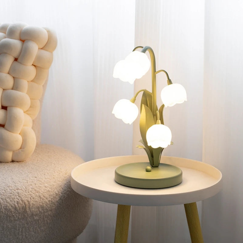 US Plug , Vintage floral table lamp , 5 lily nightstand lamp in 3 color patterns with G4 Led bulbs for bedrooms, living rooms