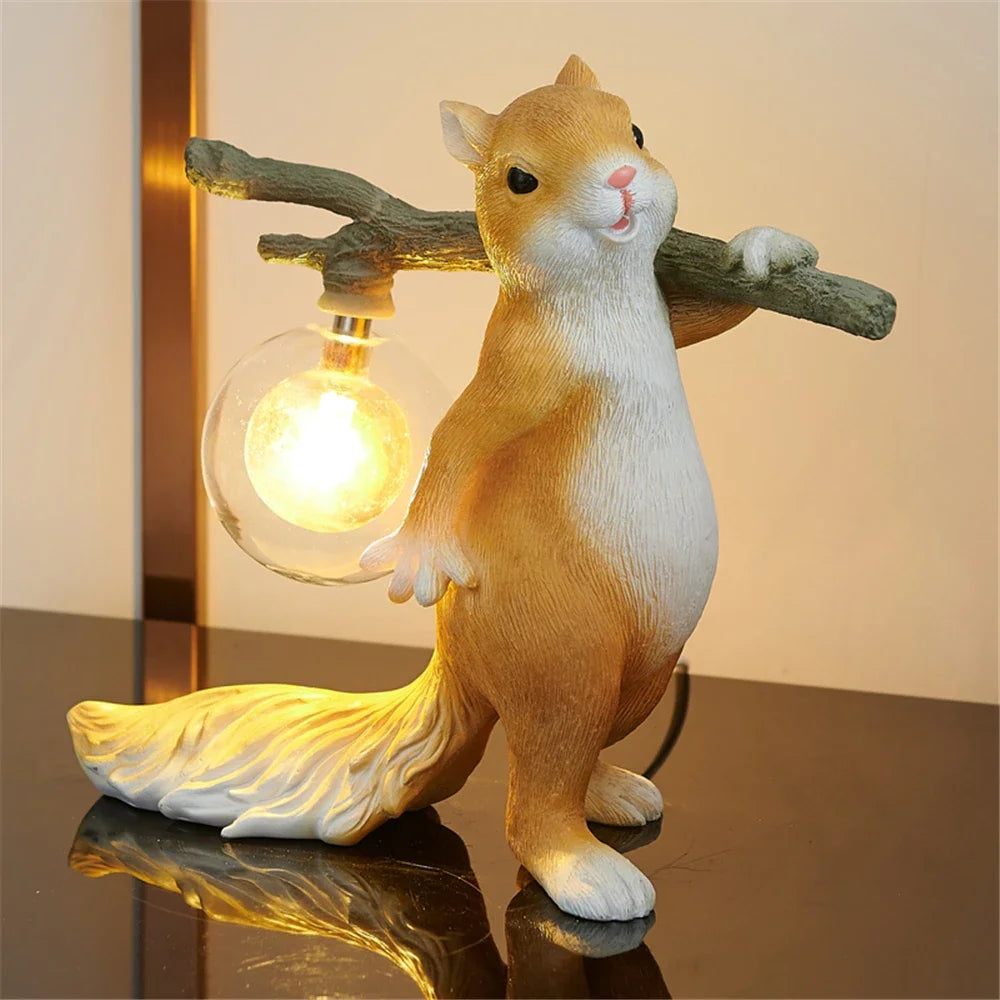 Resin squirrel mini LED Night light children's room table lamp decor animal squirrel desk lamp bedside lamp Home Decor Fixtures