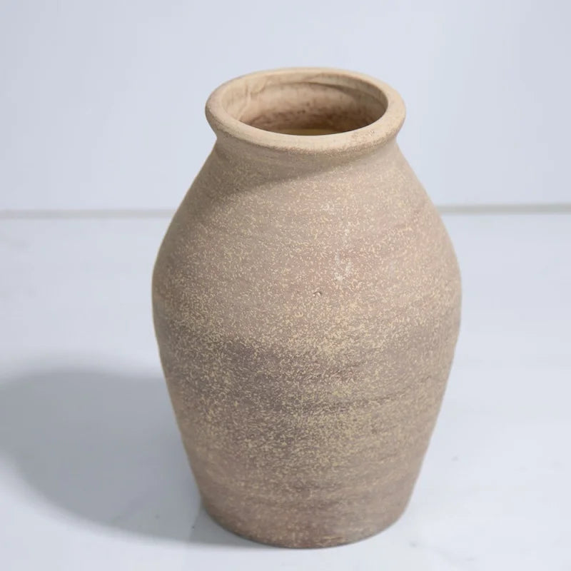 مزهرية سيراميك بتصميم تراثي مزهر