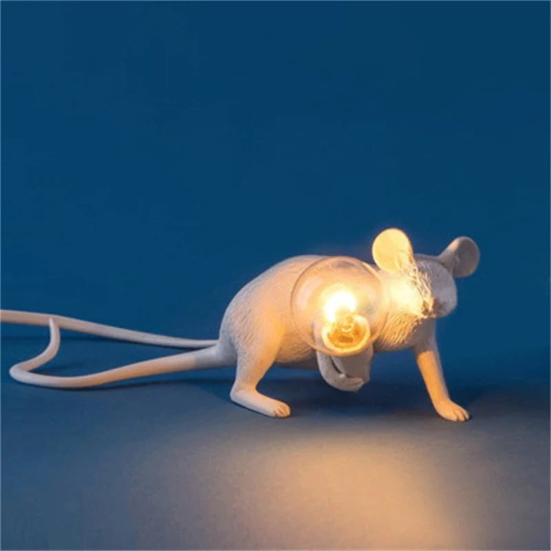 مصباح LED متوهج بتصميم مخلوق غريب