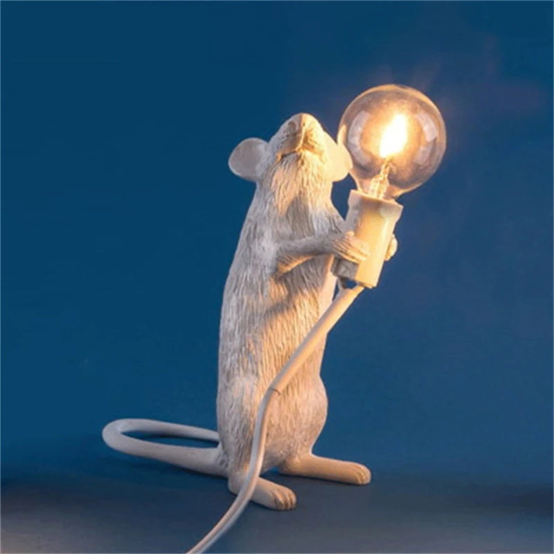 مصباح LED متوهج بتصميم مخلوق غريب