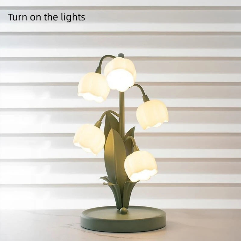 US Plug , Vintage floral table lamp , 5 lily nightstand lamp in 3 color patterns with G4 Led bulbs for bedrooms, living rooms